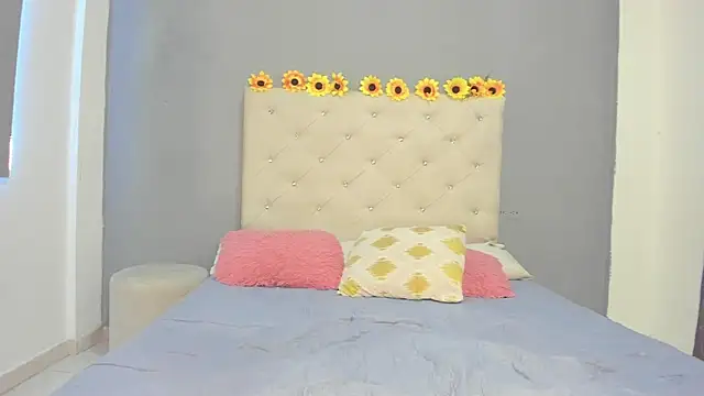 violetasimonz online show from March 2025 04:54:01 PM