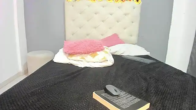 violetasimonz online show from January 2025 07:00:01 PM