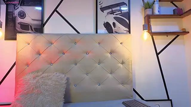 violetasimonz online show from April 2026 11:09:02 PM