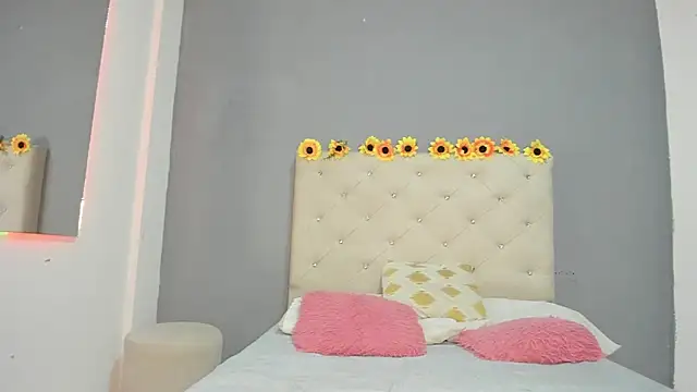 violetasimonz online show from February 2025 04:36:01 PM