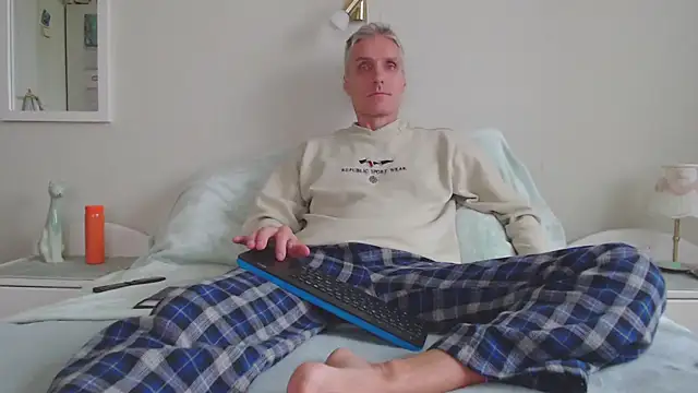 StrongBill online show from September 2025 05:45:02 AM