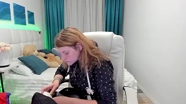 Kathlyn  Heath online show from October 2025 07:15:01 PM