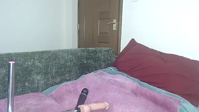 NIKKIE LOVE online show from May 2026 04:43:01 AM