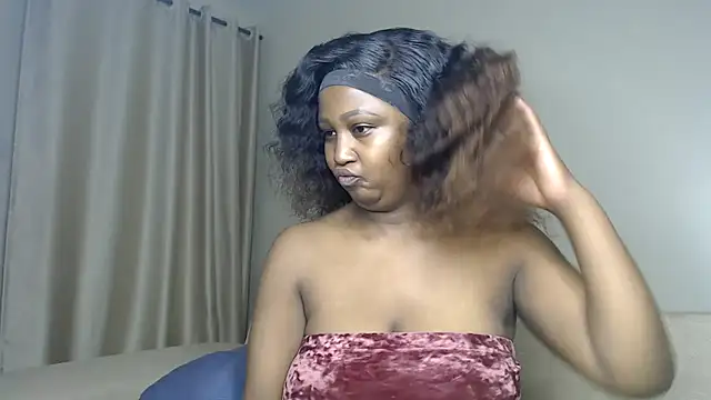 Snapshot of NIKKIE_LOVE chatting on October 2025 01:50:02 AM NIKKIE LOVE online show from October 2025 01:50:02 AM