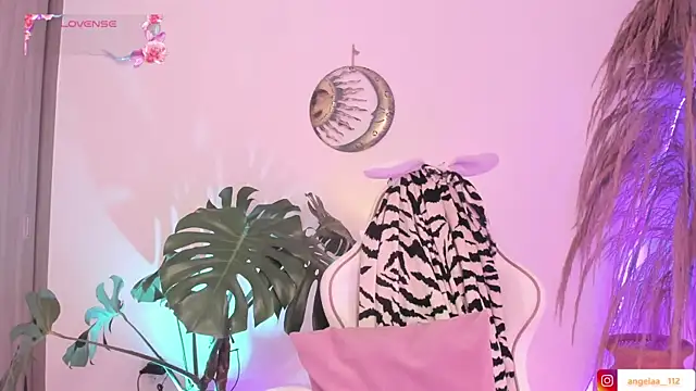 Snapshot of Anngel_1 chatting on November 2025 04:12:02 PM Anngel 1 online show from November 2025 04:12:02 PM