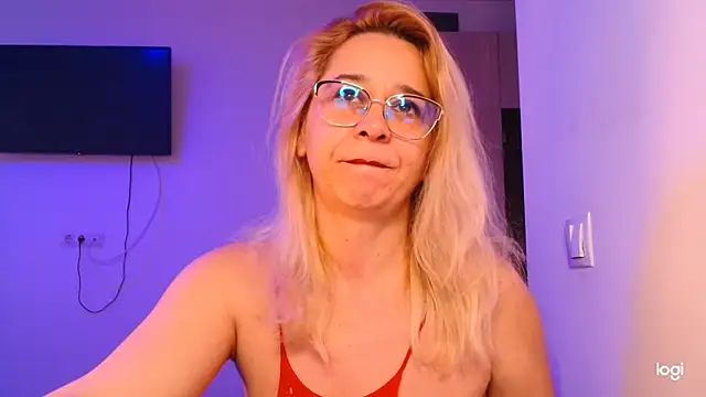 freyyamore1 online show from April 2026 05:36:02 AM