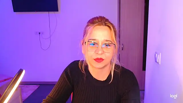 freyyamore1 online show from April 2026 04:37:01 PM