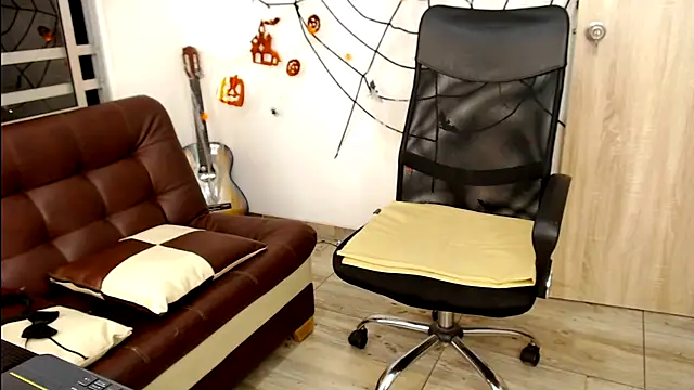 michacosio online show from October 2025 12:20:01 AM