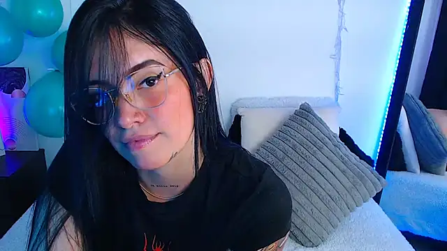 Isa Maiden1 online show from March 2026 04:40:01 PM