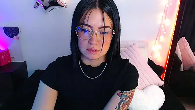 Isa Maiden1 online show from April 2026 05:25:01 PM