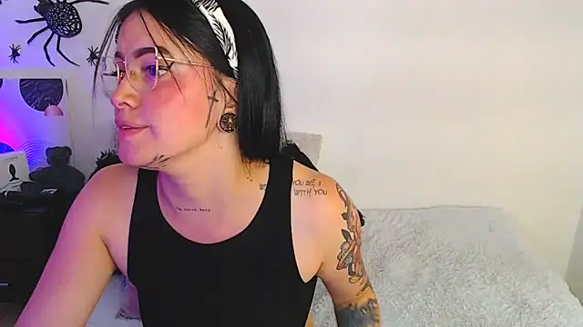 Isa Maiden1 online show from October 2025 03:45:01 PM