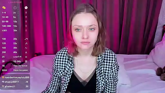 Snapshot of Linda_Bryant chatting on February 2025 02:37:01 AM Linda Bryant online show from February 2025 02:37:01 AM