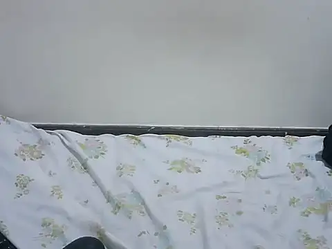 Snapshot of prettybeee chatting on February 2026 11:38:02 PM prettybeee online show from February 2026 11:38:02 PM