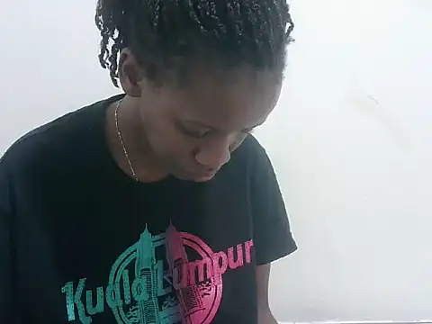 Snapshot of prettybeee chatting on December 2025 09:47:02 PM prettybeee online show from December 2025 09:47:02 PM