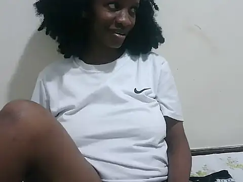 Snapshot of prettybeee chatting on January 2026 10:24:01 PM prettybeee online show from January 2026 10:24:01 PM