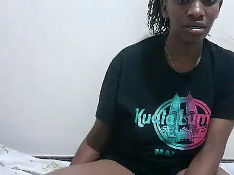 Snapshot of prettybeee chatting on October 2025 01:26:02 AM prettybeee online show from October 2025 01:26:02 AM