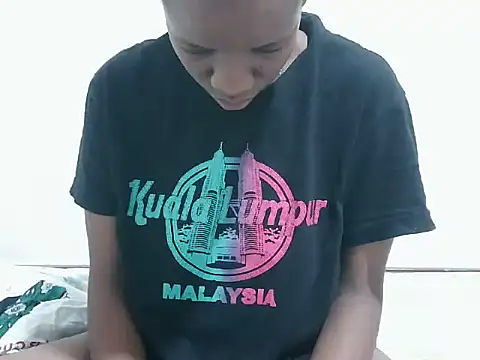 Snapshot of prettybeee chatting on November 2025 03:48:01 PM prettybeee online show from November 2025 03:48:01 PM