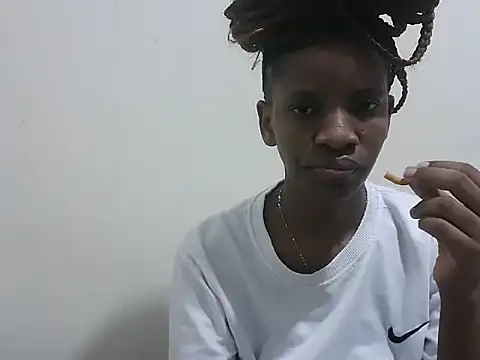 Snapshot of prettybeee chatting on February 2026 11:55:02 PM prettybeee online show from February 2026 11:55:02 PM