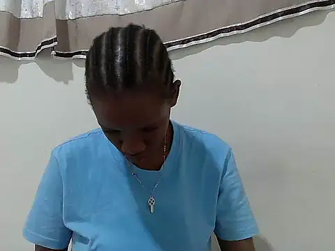 Snapshot of prettybeee chatting on December 2025 05:04:02 PM prettybeee online show from December 2025 05:04:02 PM