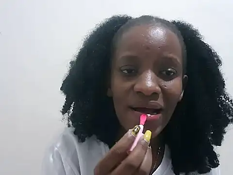 Snapshot of prettybeee chatting on January 2026 10:47:01 PM prettybeee online show from January 2026 10:47:01 PM