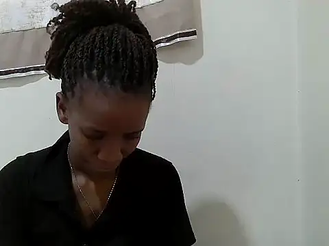 Snapshot of prettybeee chatting on November 2025 11:02:01 AM prettybeee online show from November 2025 11:02:01 AM