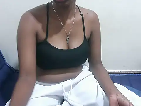 Snapshot of prettybeee chatting on December 2025 12:22:02 AM prettybeee online show from December 2025 12:22:02 AM