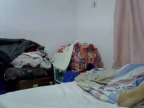 prettybeee online show from April 2026 07:50:01 PM