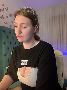  Chlo  e online show from March 2025 03:00:02 AM