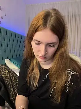  Chlo  e online show from October 2025 09:38:01 PM