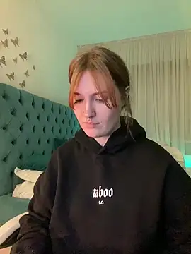  Chlo  e online show from March 2025 04:32:02 AM