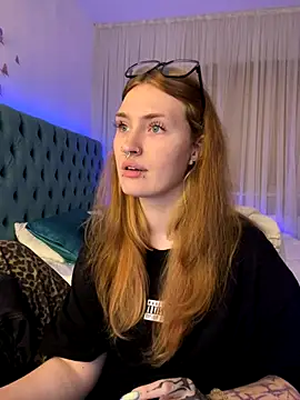  Chlo  e online show from October 2025 09:27:02 PM