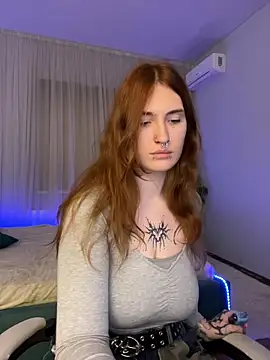  Chlo  e online show from November 2025 01:59:02 PM