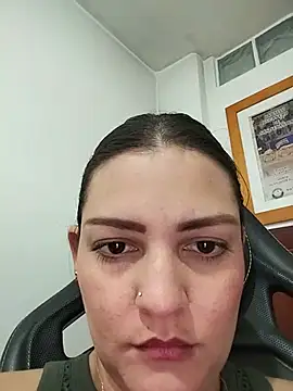 Mia Hampton online show from May 2026 09:00:01 PM