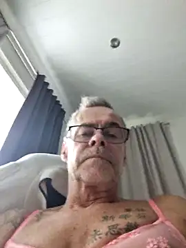 Snapshot of DarrenSullivanSlut chatting on February 2026 09:29:02 AM DarrenSullivanSlut online show from February 2026 09:29:02 AM