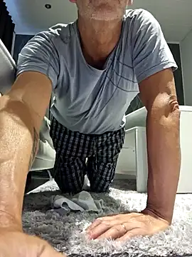 Snapshot of DarrenSullivanSlut chatting on January 2025 09:28:01 AM DarrenSullivanSlut online show from January 2025 09:28:01 AM