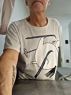 Snapshot of DarrenSullivanSlut chatting on January 2026 07:23:02 AM DarrenSullivanSlut online show from January 2026 07:23:02 AM