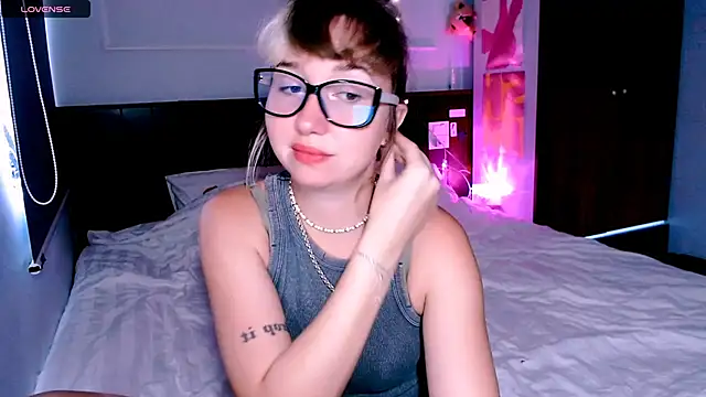 Cosmo Riri online show from September 2025 05:02:01 AM