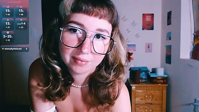 Cosmo Riri online show from April 2026 12:17:01 PM