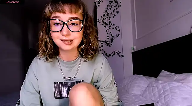 Cosmo Riri online show from December 2024 07:00:02 AM