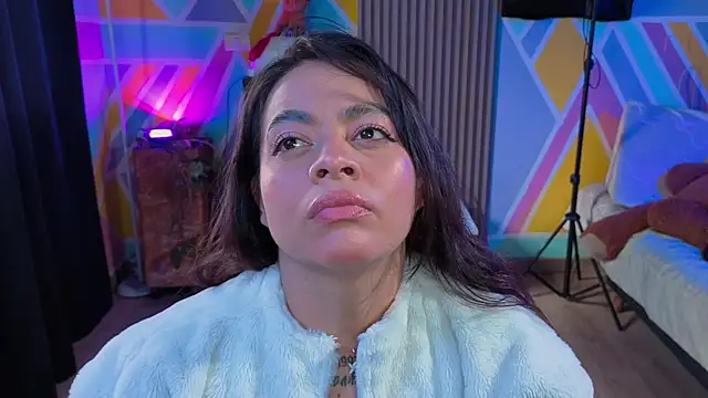 Cuttiealice online show from October 2025 05:21:02 PM