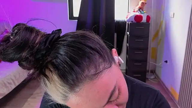 Cuttiealice online show from November 2025 04:44:02 PM