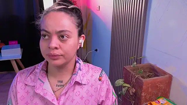 Cuttiealice online show from November 2025 02:20:02 PM