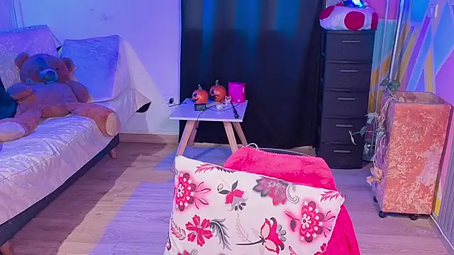 Cuttiealice online show from November 2025 11:47:02 AM