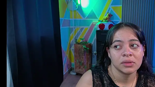 Cuttiealice online show from September 2025 12:00:01 PM