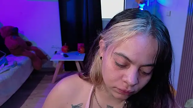 Cuttiealice online show from November 2025 11:47:02 AM