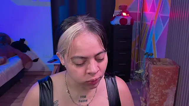 Cuttiealice online show from November 2025 12:42:02 PM