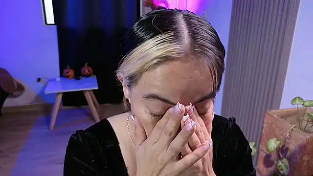 Cuttiealice online show from November 2025 11:32:01 AM