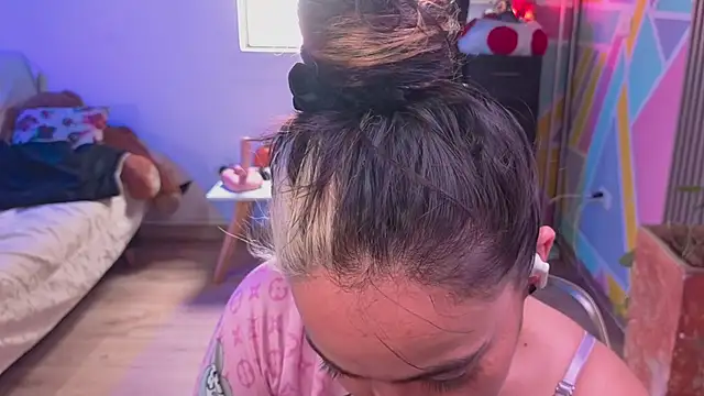 Cuttiealice online show from November 2025 05:07:01 PM