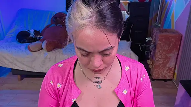 Cuttiealice online show from November 2025 03:05:01 PM