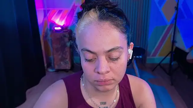 Cuttiealice online show from October 2025 07:35:01 PM